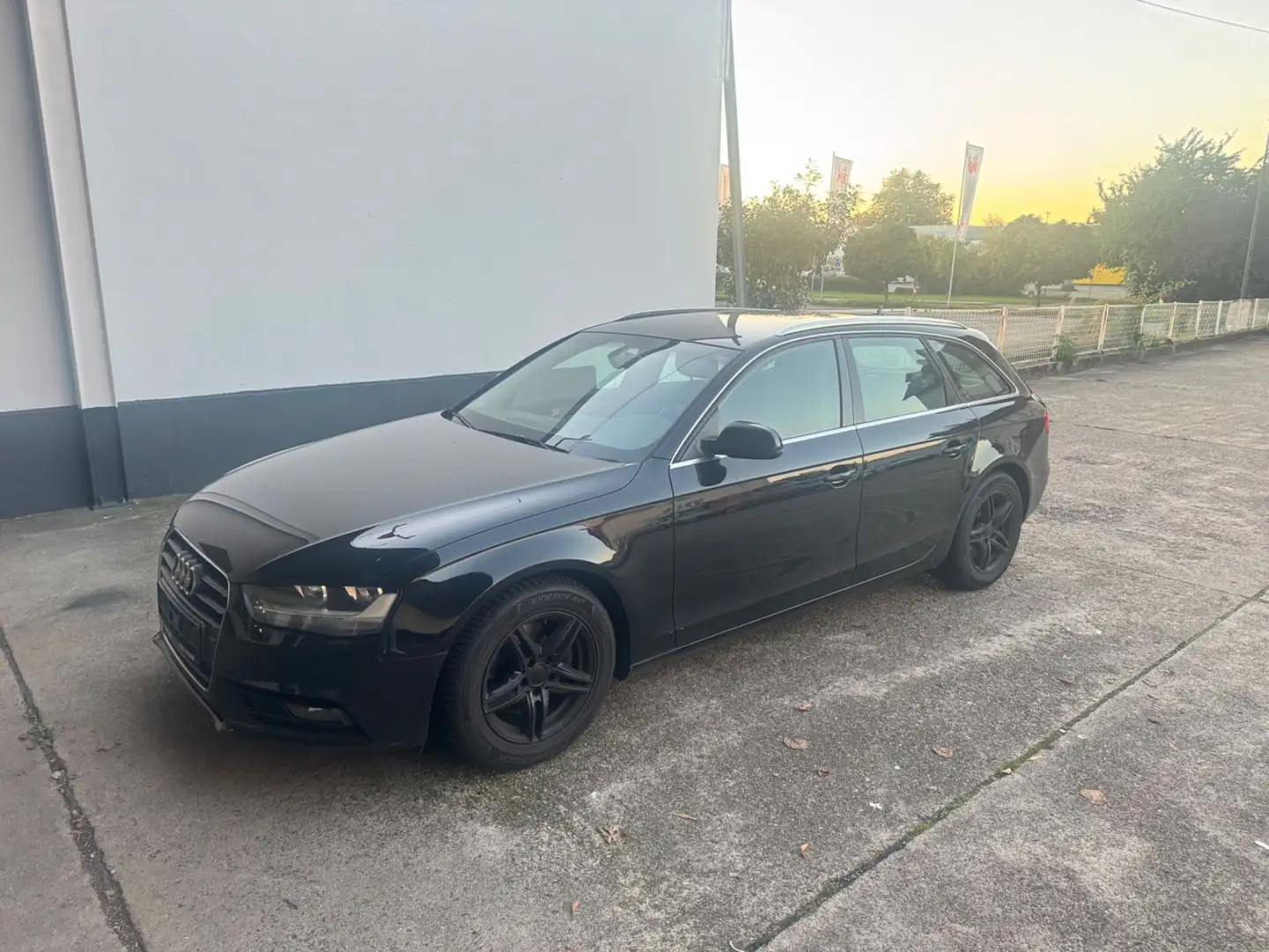 Audi A4 Avant Ambiente*ZAHNRIEMEN NEU! Schwarz - 1