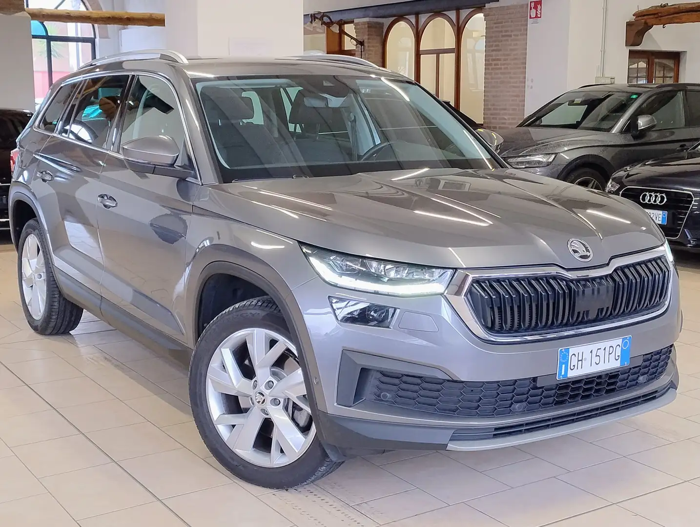 Skoda Kodiaq 2.0 tdi STYLE dsg 7pti *CARPLAY*ACC*KEYLESS*FULL Gris - 2