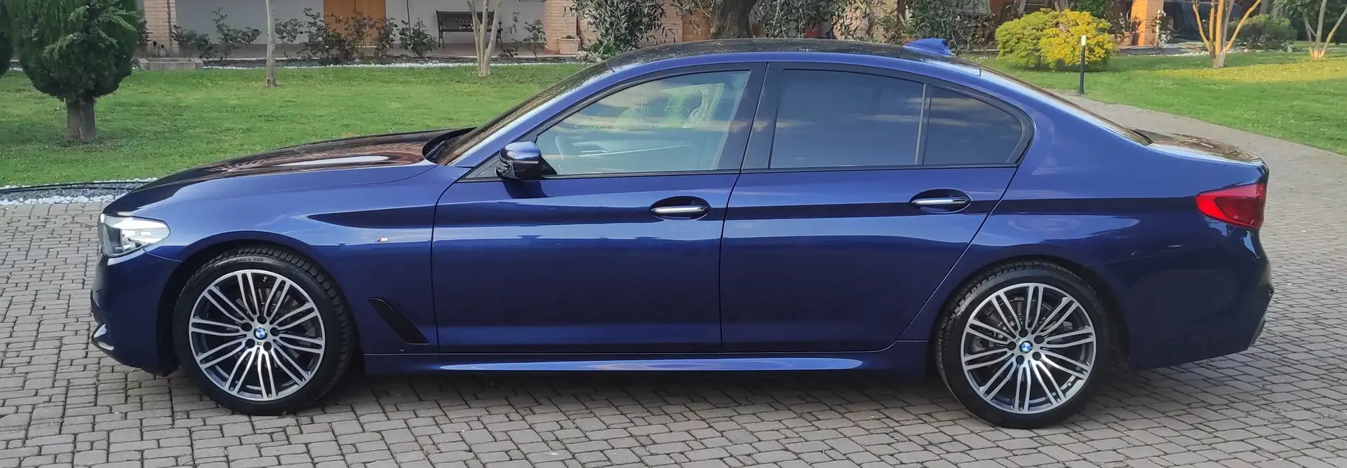 BMW 520 Serie 5 G30 2019 Berlina 520d Sport auto Blu/Azzurro - 2
