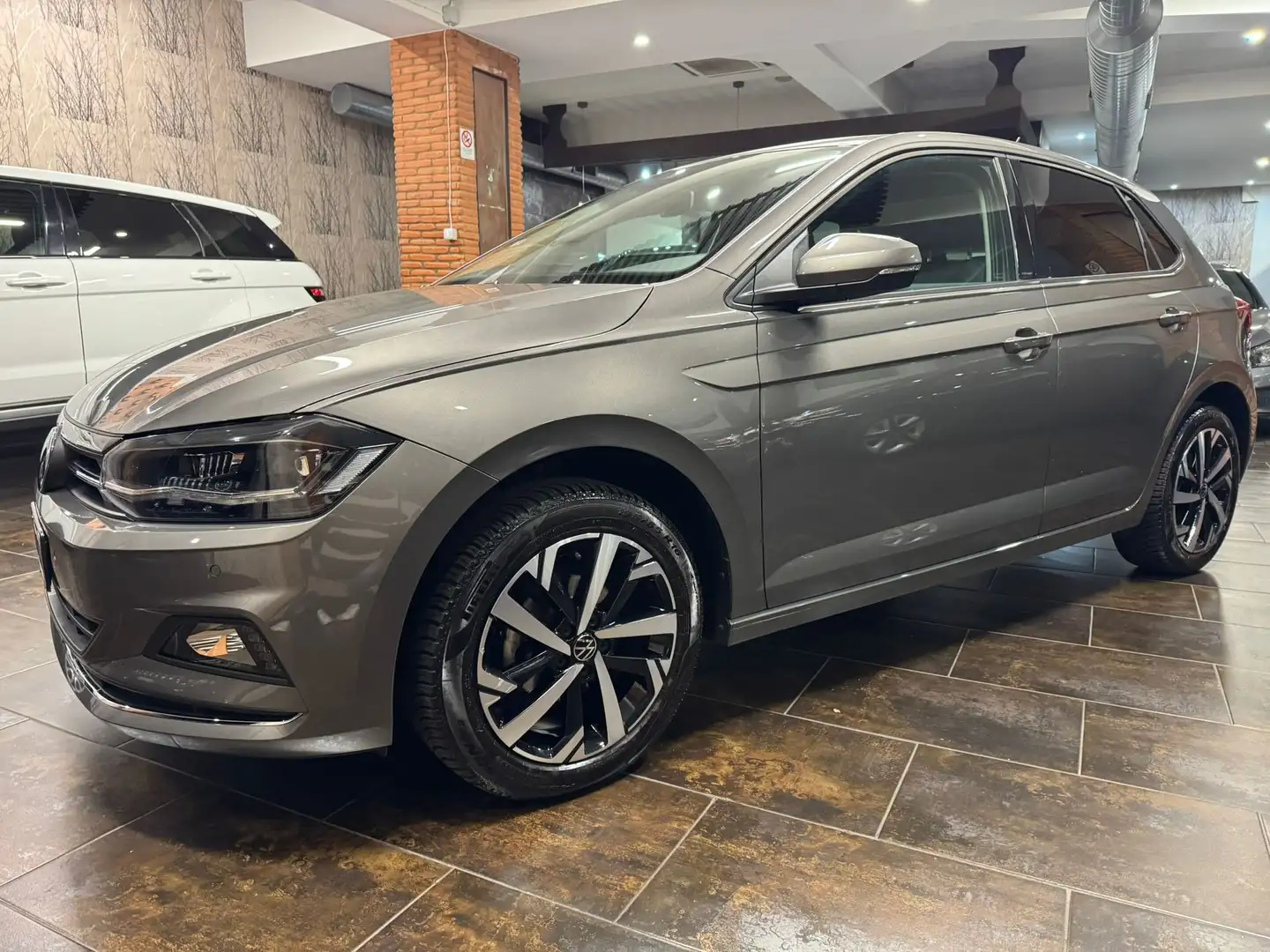 Volkswagen Polo Polo VI 2017 5p 1.0 tsi Highline 95cv Gris - 1
