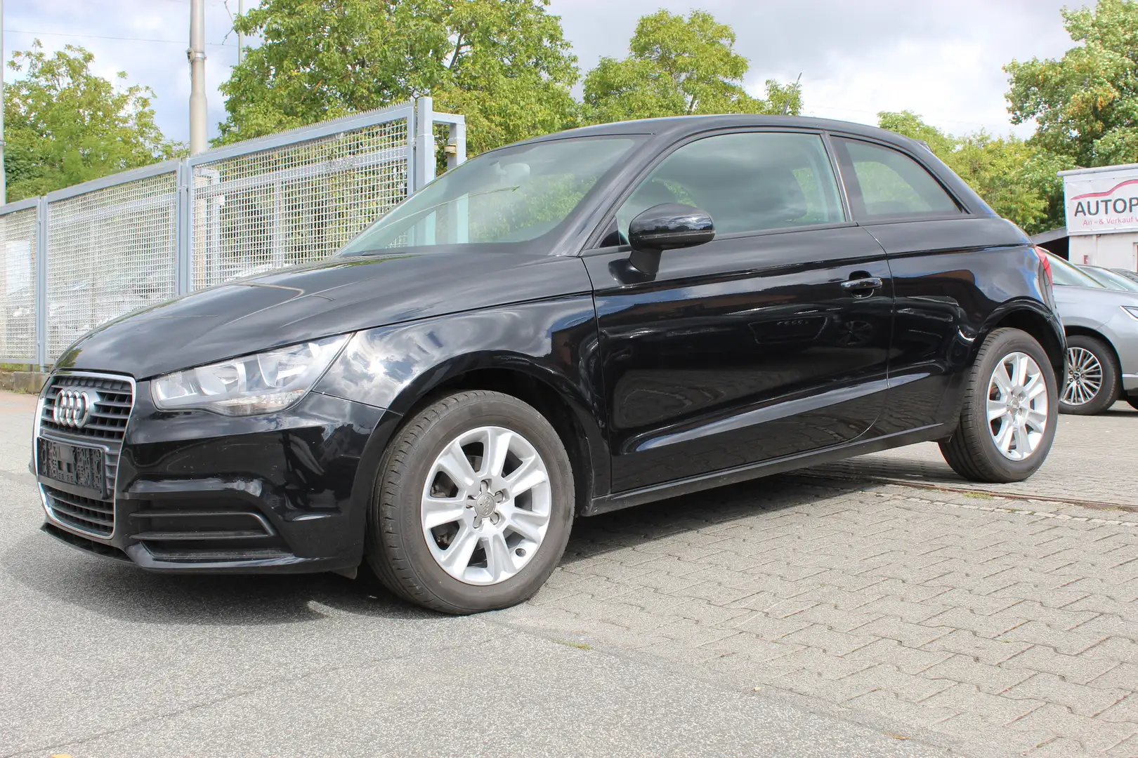 Audi A1 attraction Schwarz - 1