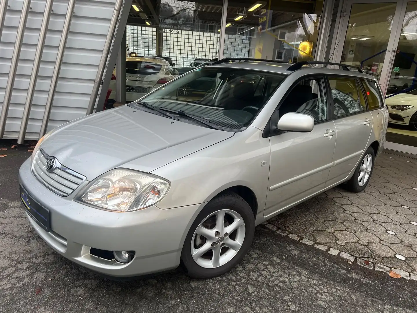 Toyota Corolla Kombi 1.6 Sol * KLIMAAUTOMATIK * Plateado - 1