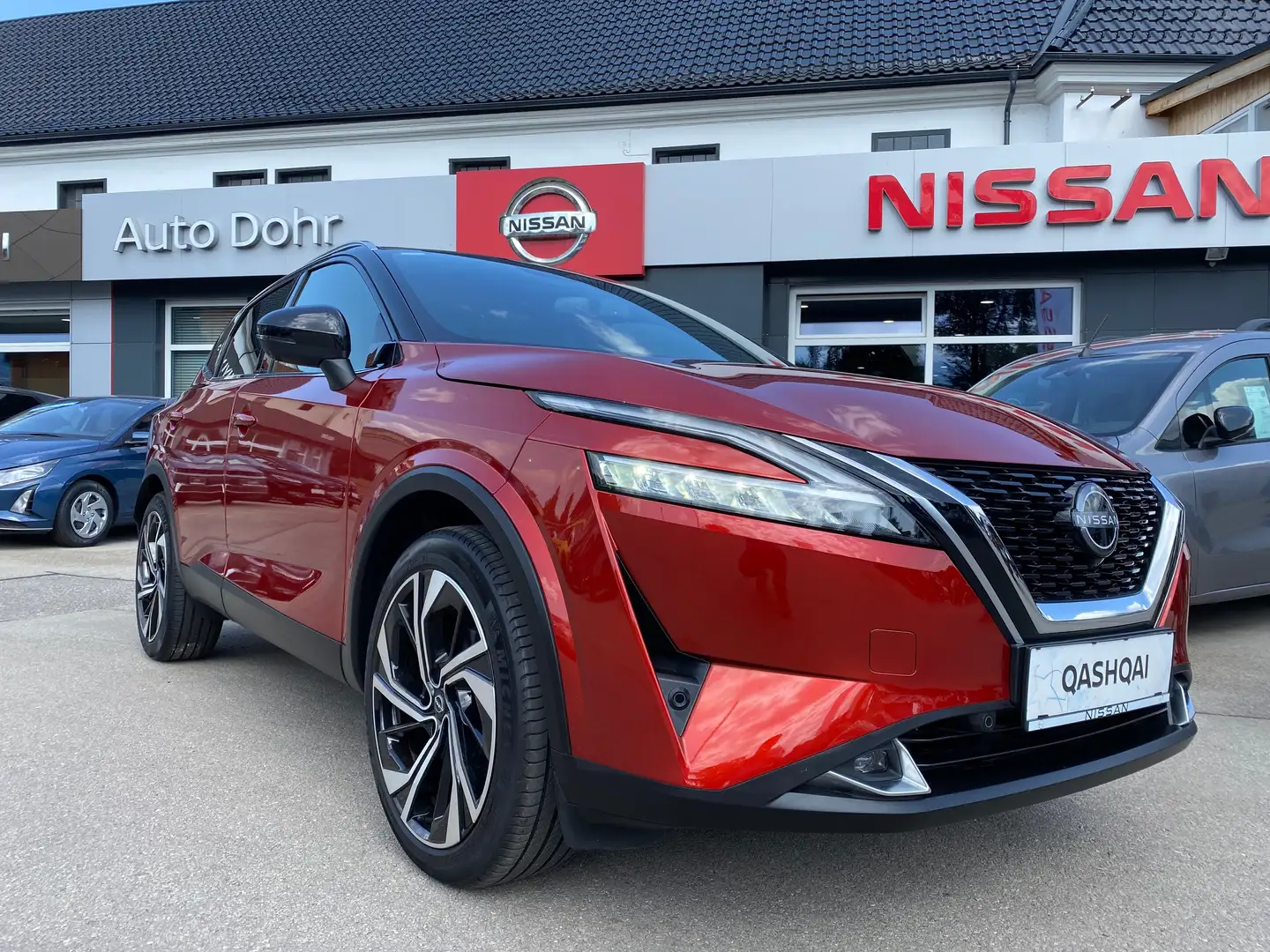 Nissan Qashqai 1,3 DIG-T MHEV Tekna+ Rot - 2
