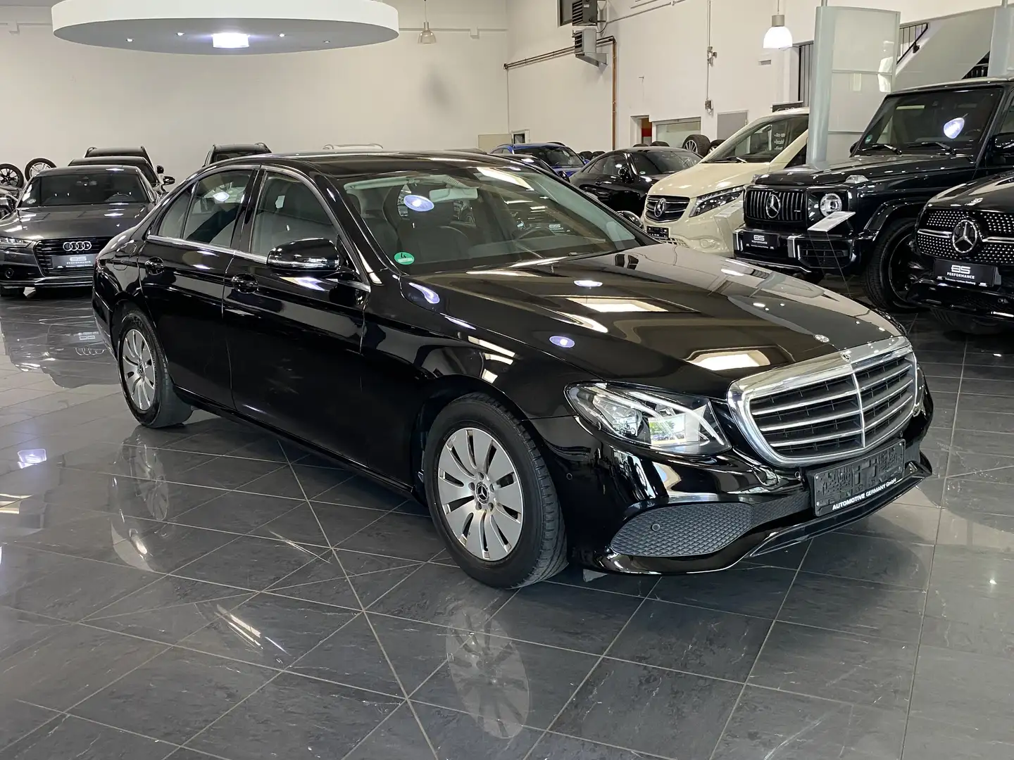 Mercedes-Benz E 200 E 200 d *Rückfahrkamera Černá - 1