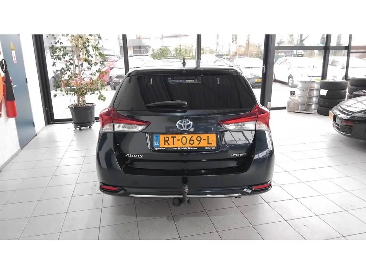 Toyota Auris 1.8 Hybrid Dynam. Go Grijs - 2