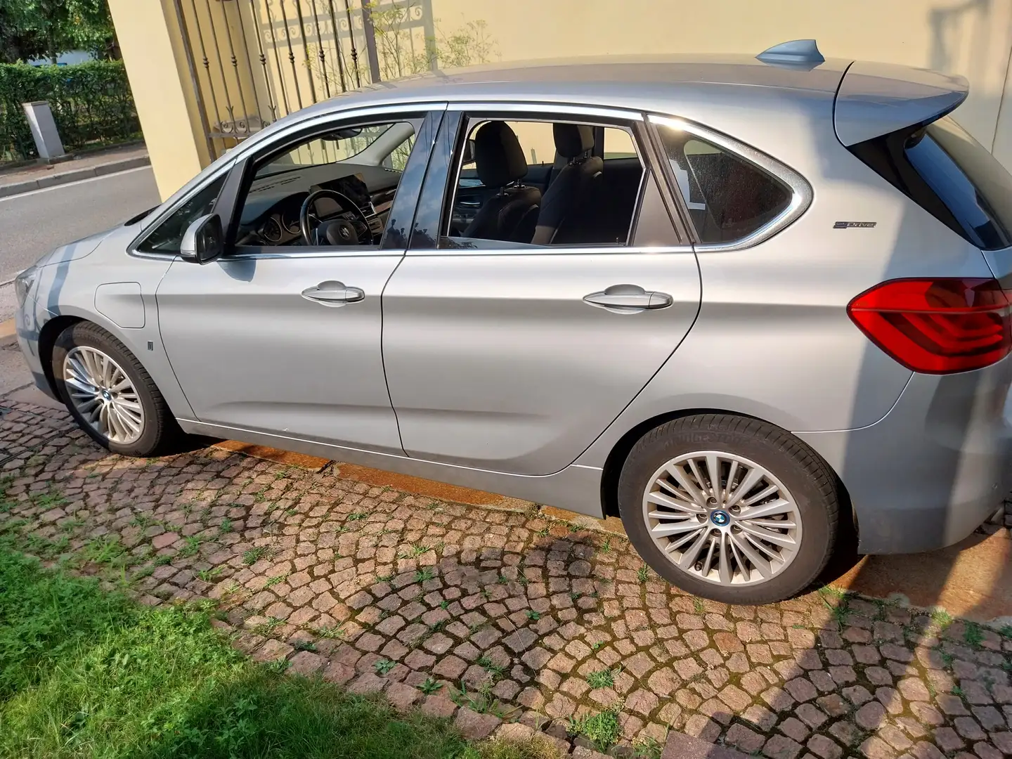 BMW 225 225xe Active Tourer iPerformance Luxury auto Zilver - 1