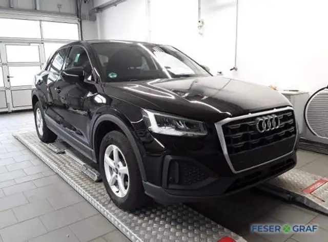 Audi Q2 view 6