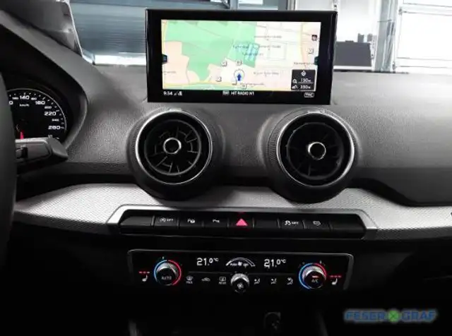 Audi Q2 view 8