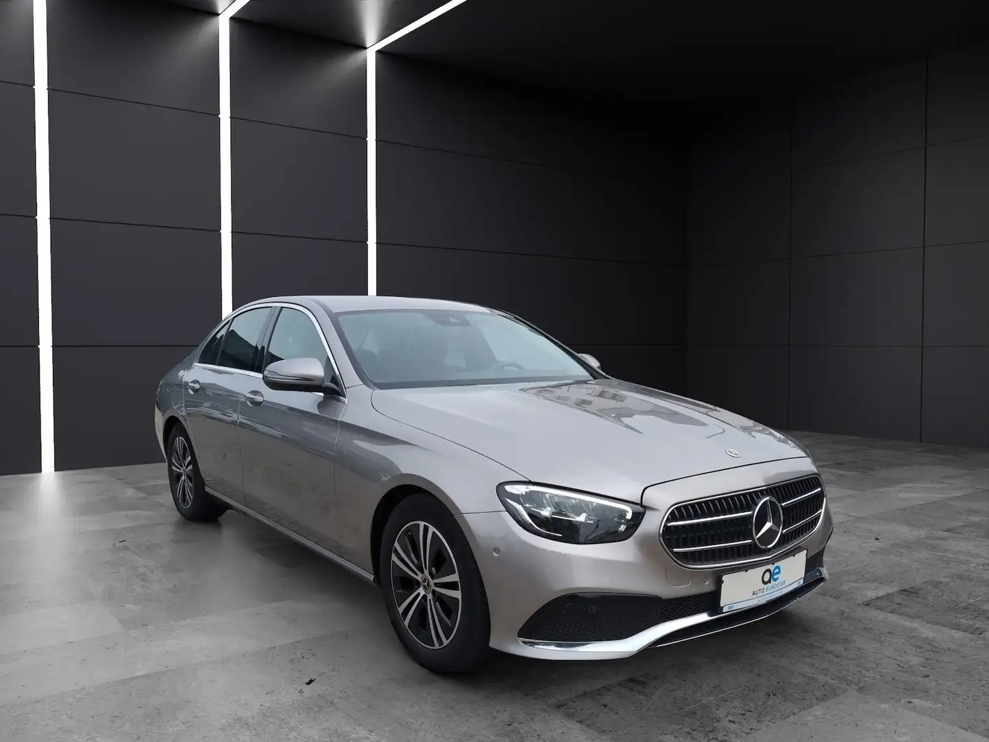 Mercedes-Benz E 200 d Lim. Avantgarde *LED*KAM*MBUX*NAVI*Mopf* Silber - 2