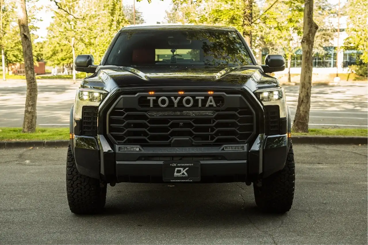 Toyota Tundra снимка Toyota Tundra