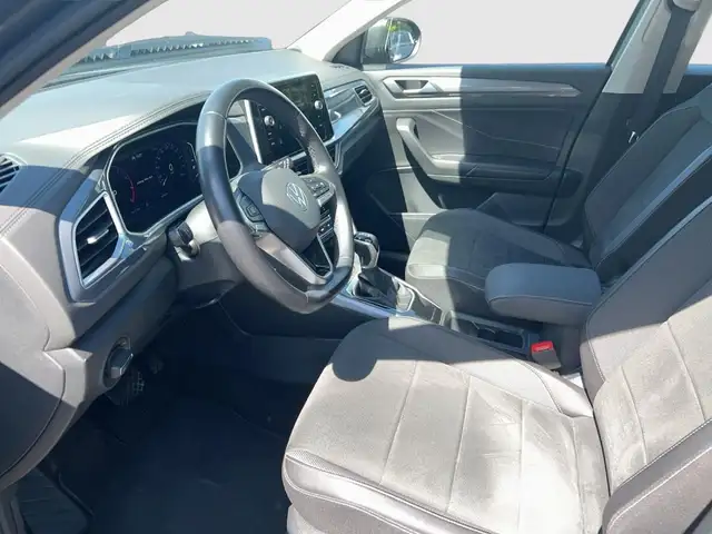 Volkswagen T-Roc view 9