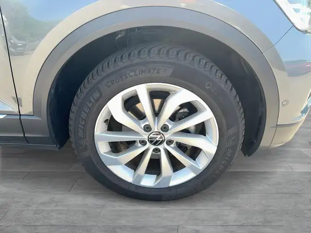 Volkswagen T-Roc view 7
