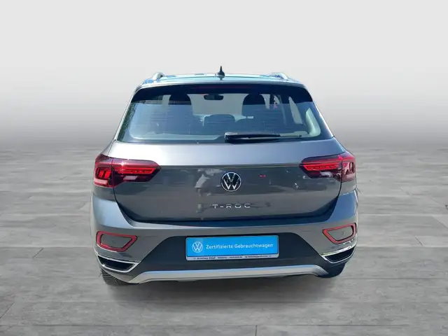 Volkswagen T-Roc view 4
