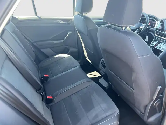 Volkswagen T-Roc view 14