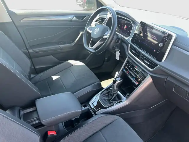 Volkswagen T-Roc view 15