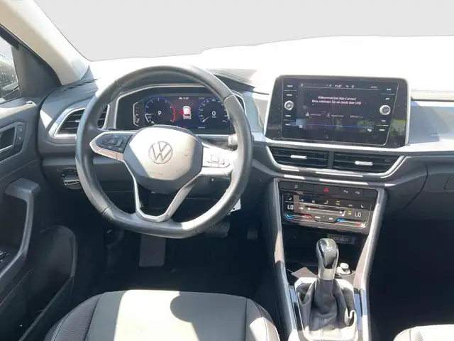 Volkswagen T-Roc view 11