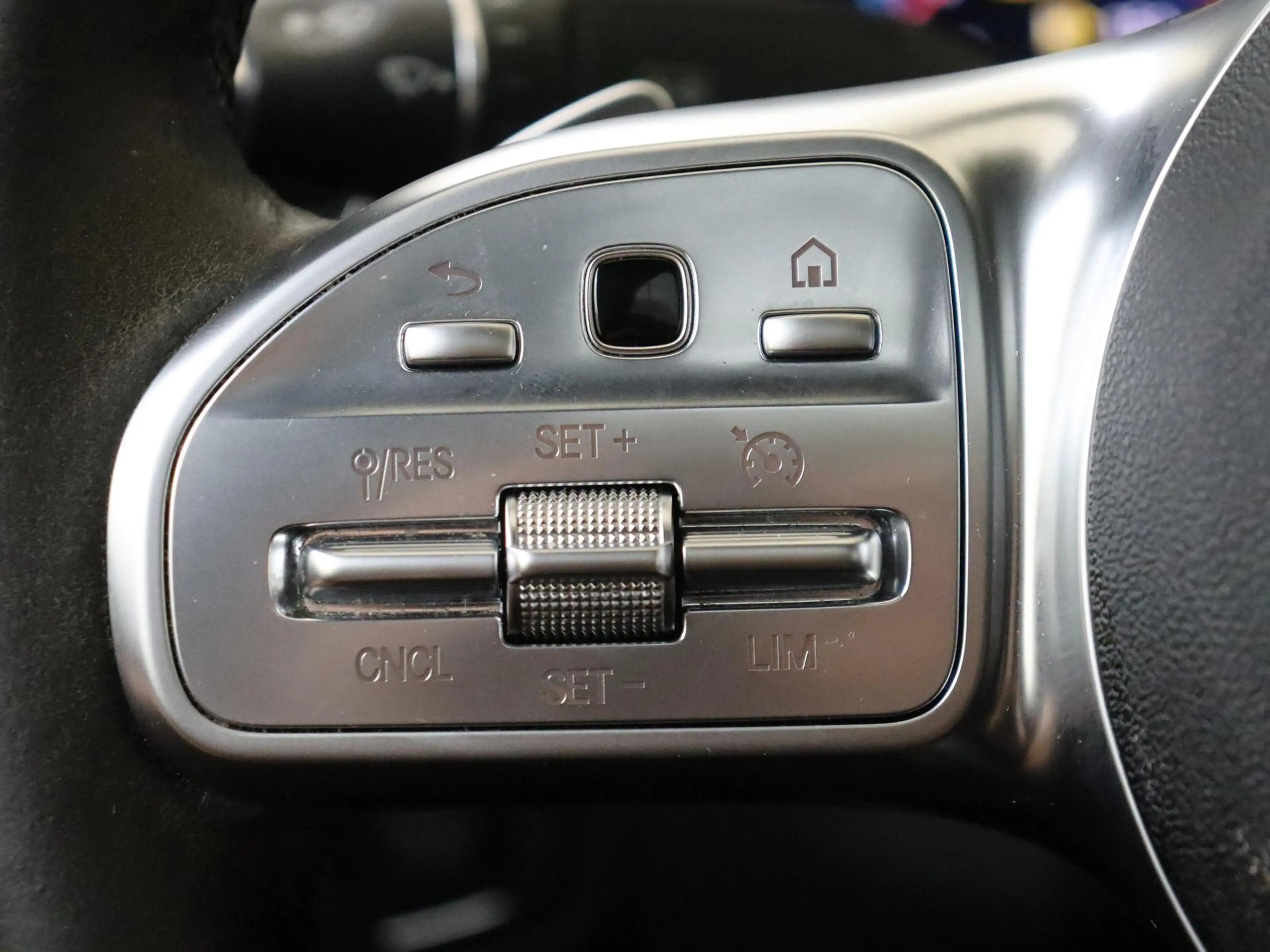 Mercedes-Benz C 300 e Business Solution AMG Limited /Panoramadak /360 — photo 14