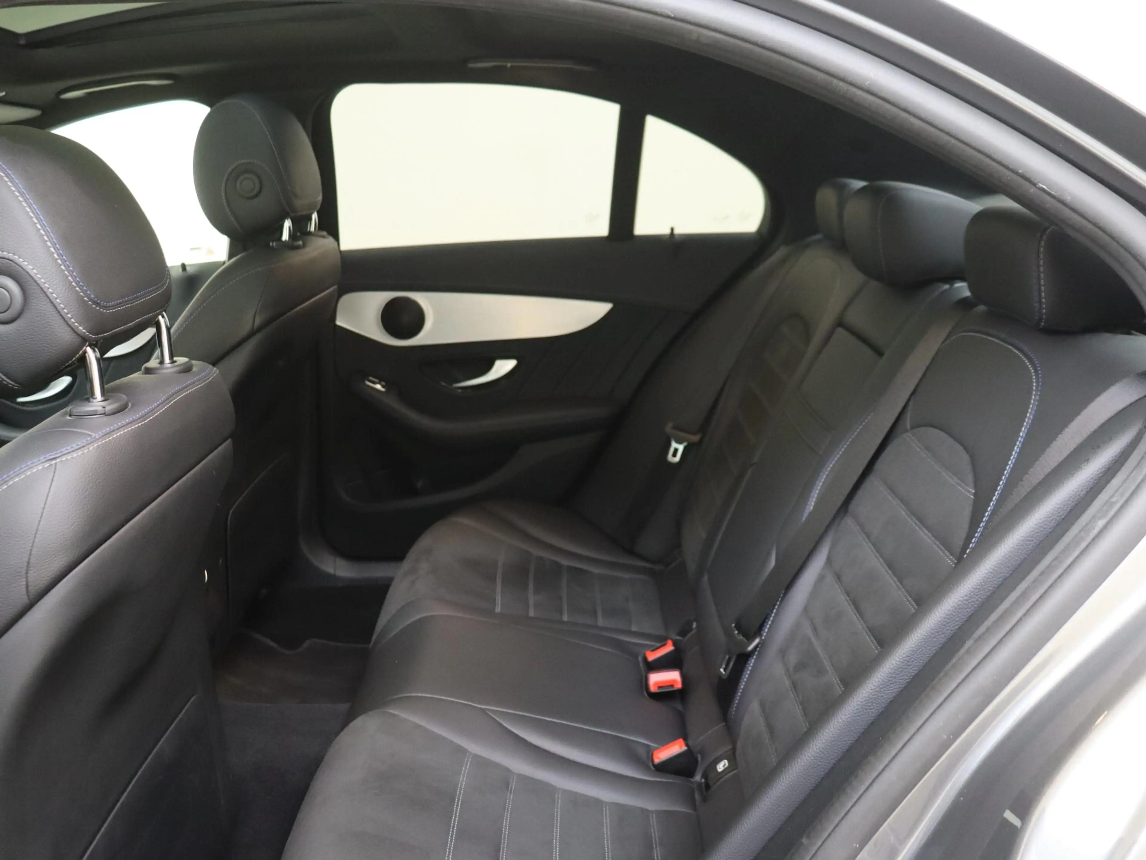 Mercedes-Benz C 300 e Business Solution AMG Limited /Panoramadak /360 — photo 7