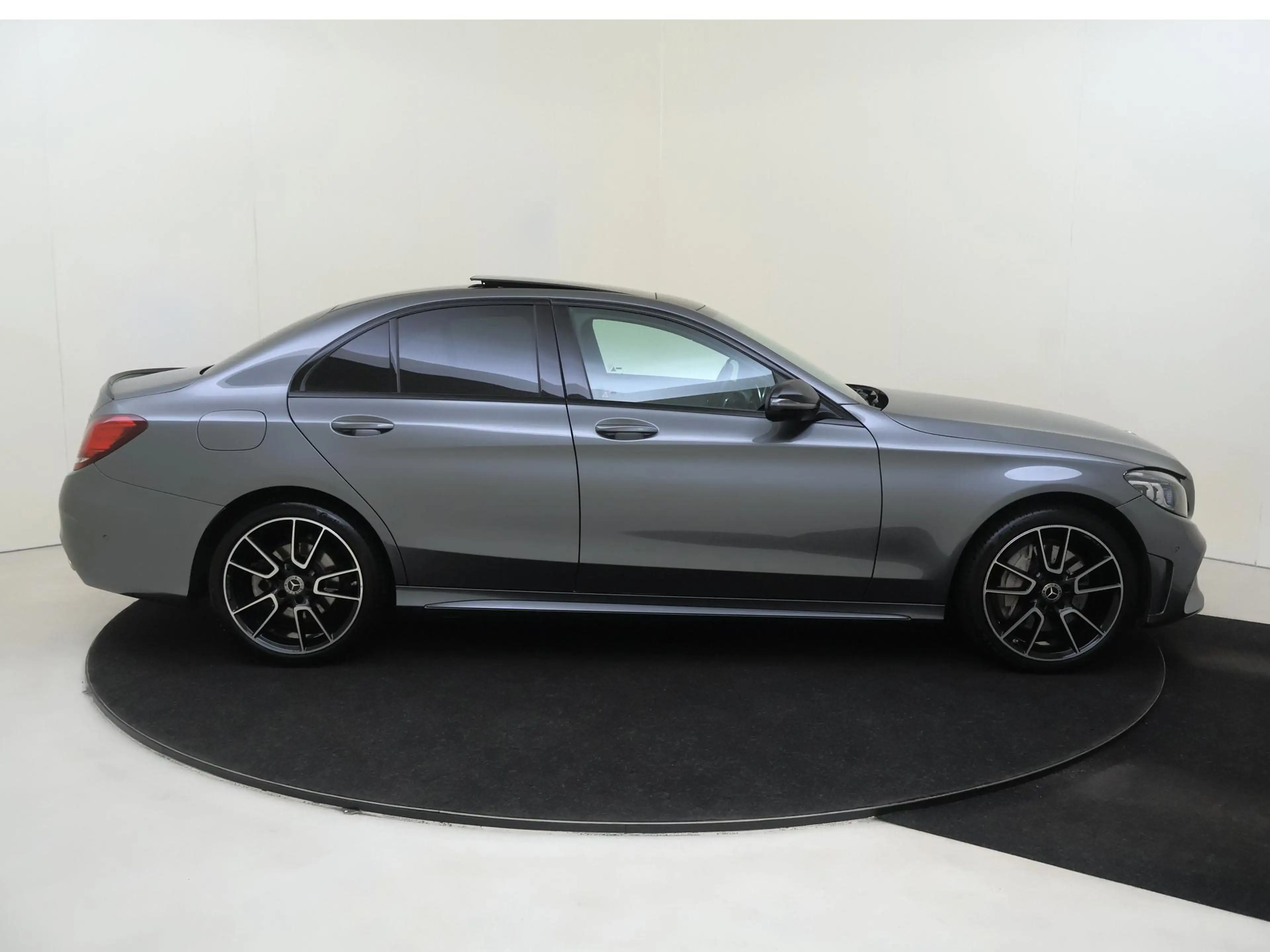 Mercedes-Benz C 300 e Business Solution AMG Limited /Panoramadak /360 — photo 11
