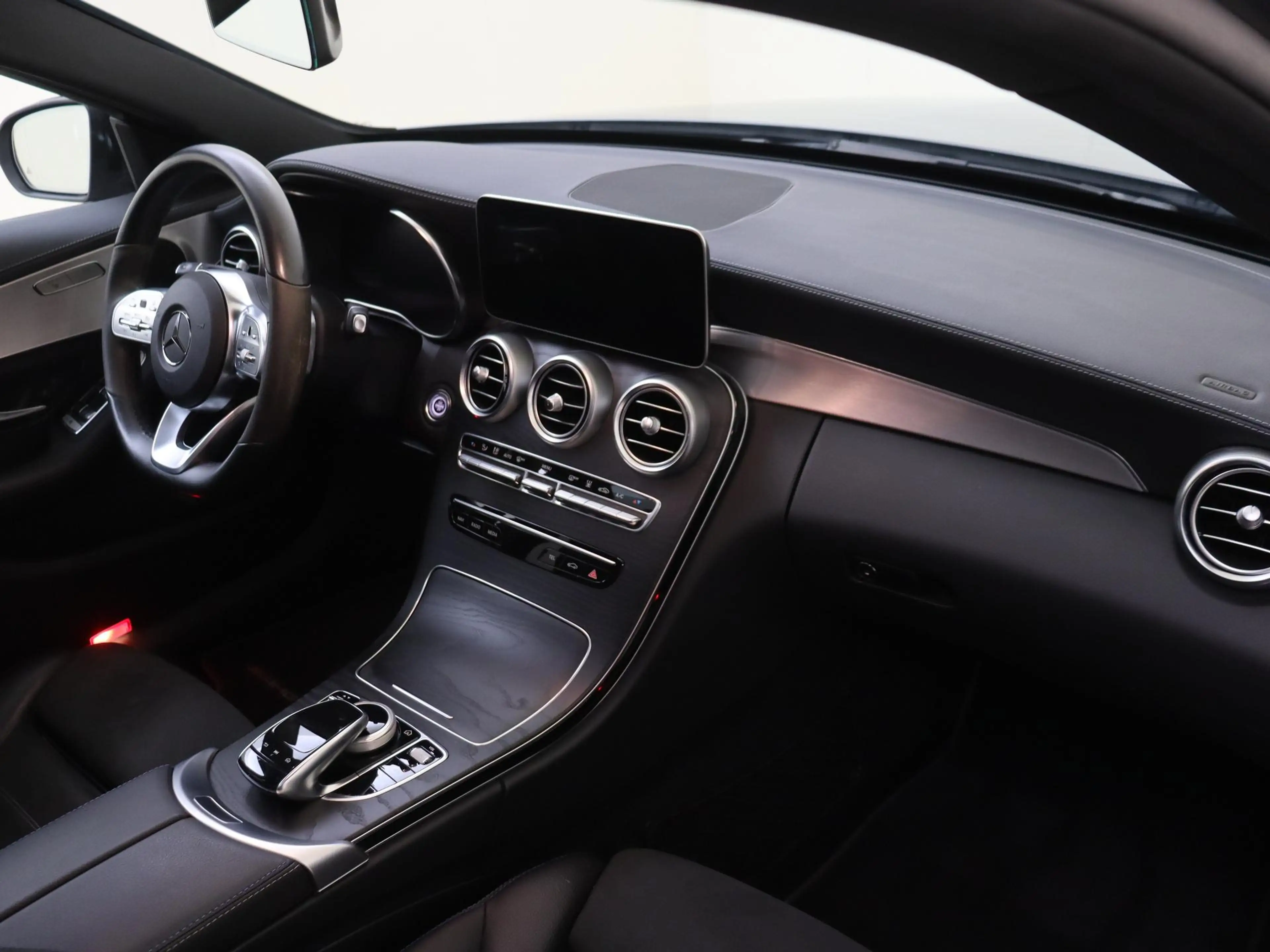 Mercedes-Benz C 300 e Business Solution AMG Limited /Panoramadak /360 — photo 4