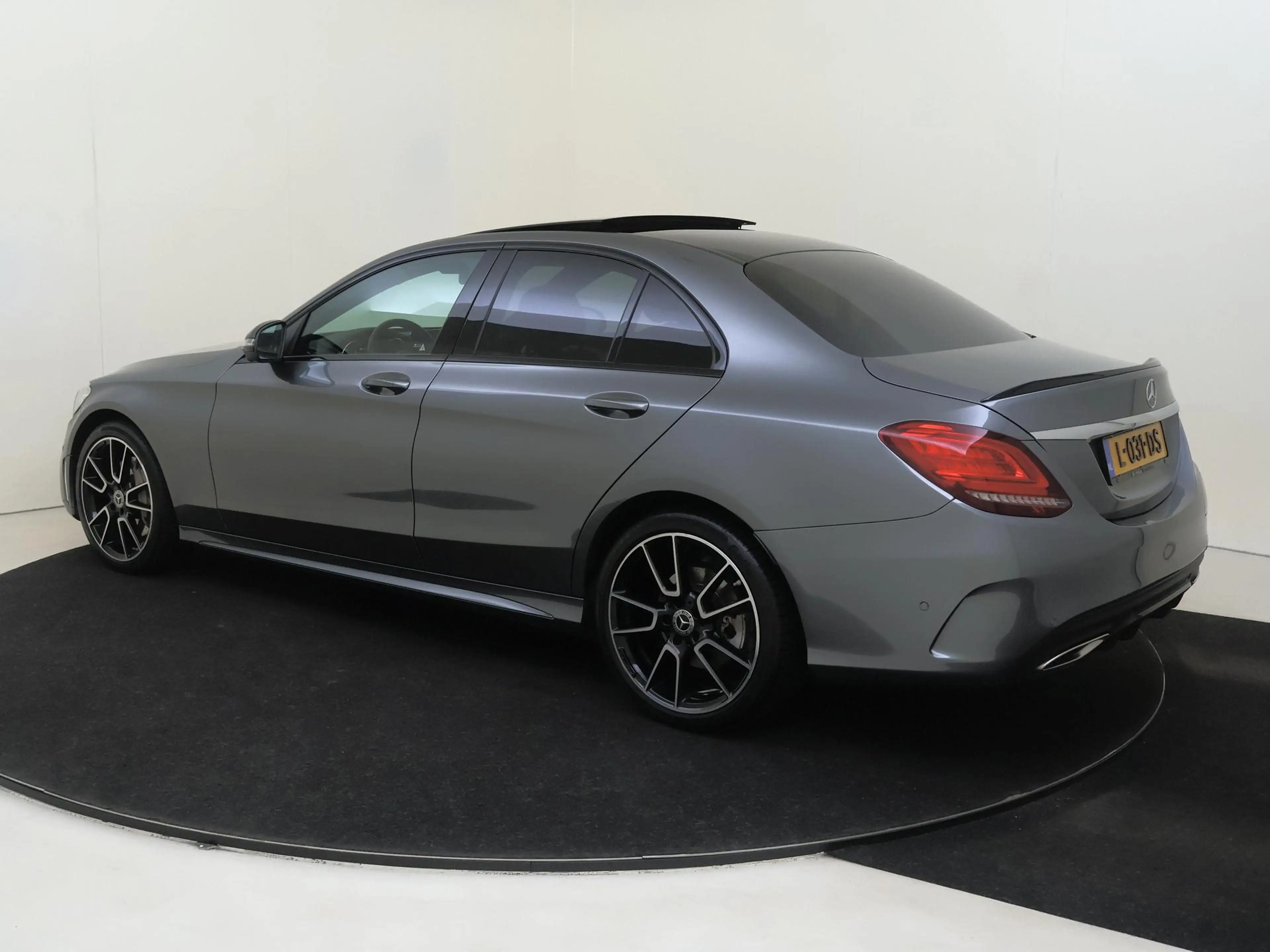 Mercedes-Benz C 300 e Business Solution AMG Limited /Panoramadak /360 — photo 6