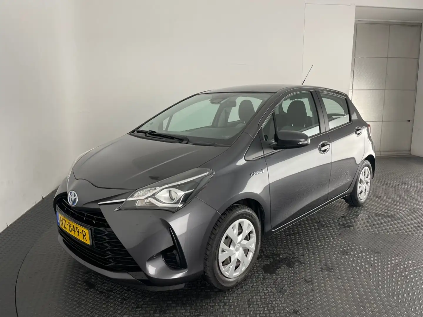 Toyota Yaris 1.5 Hyb. Aspiration navigatie/camera/incl. beurt,g Gris - 1