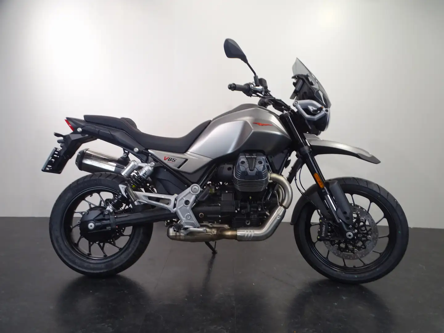 Moto Guzzi V 85 STRADA Negru - 1