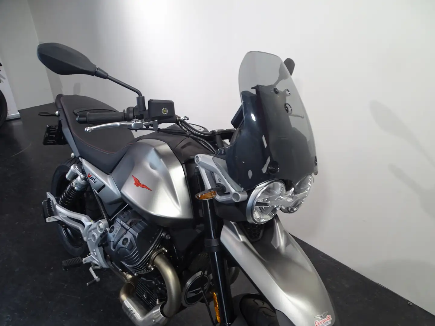 Moto Guzzi V 85 STRADA Negru - 2