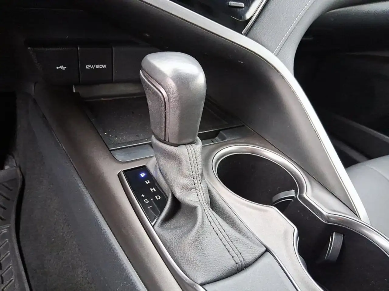 Toyota Camry снимка Toyota Camry