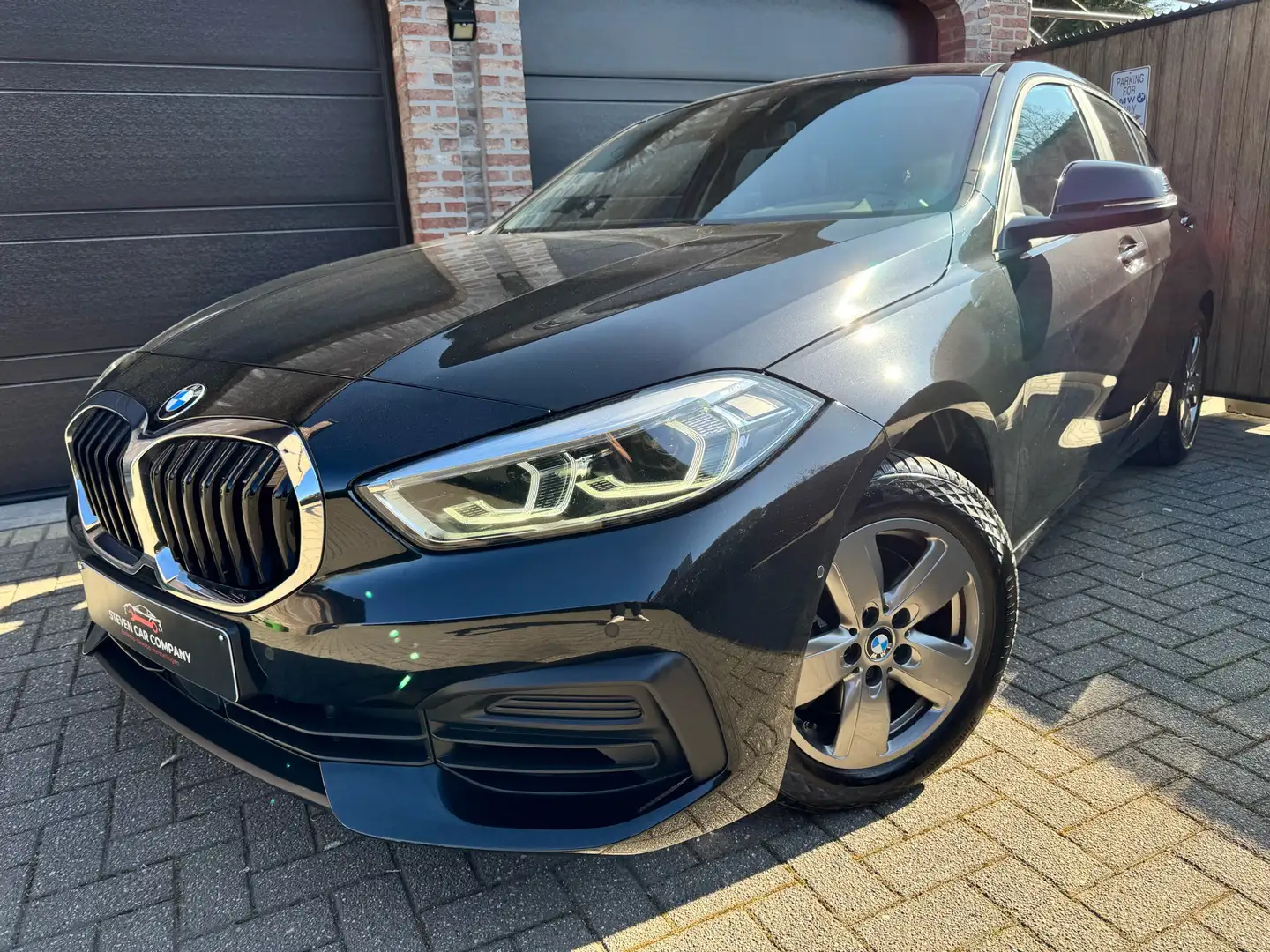 BMW 116 | FULL LED | NAVI | CAMERA | PDC | LANE ASSIST | Zwart - 1