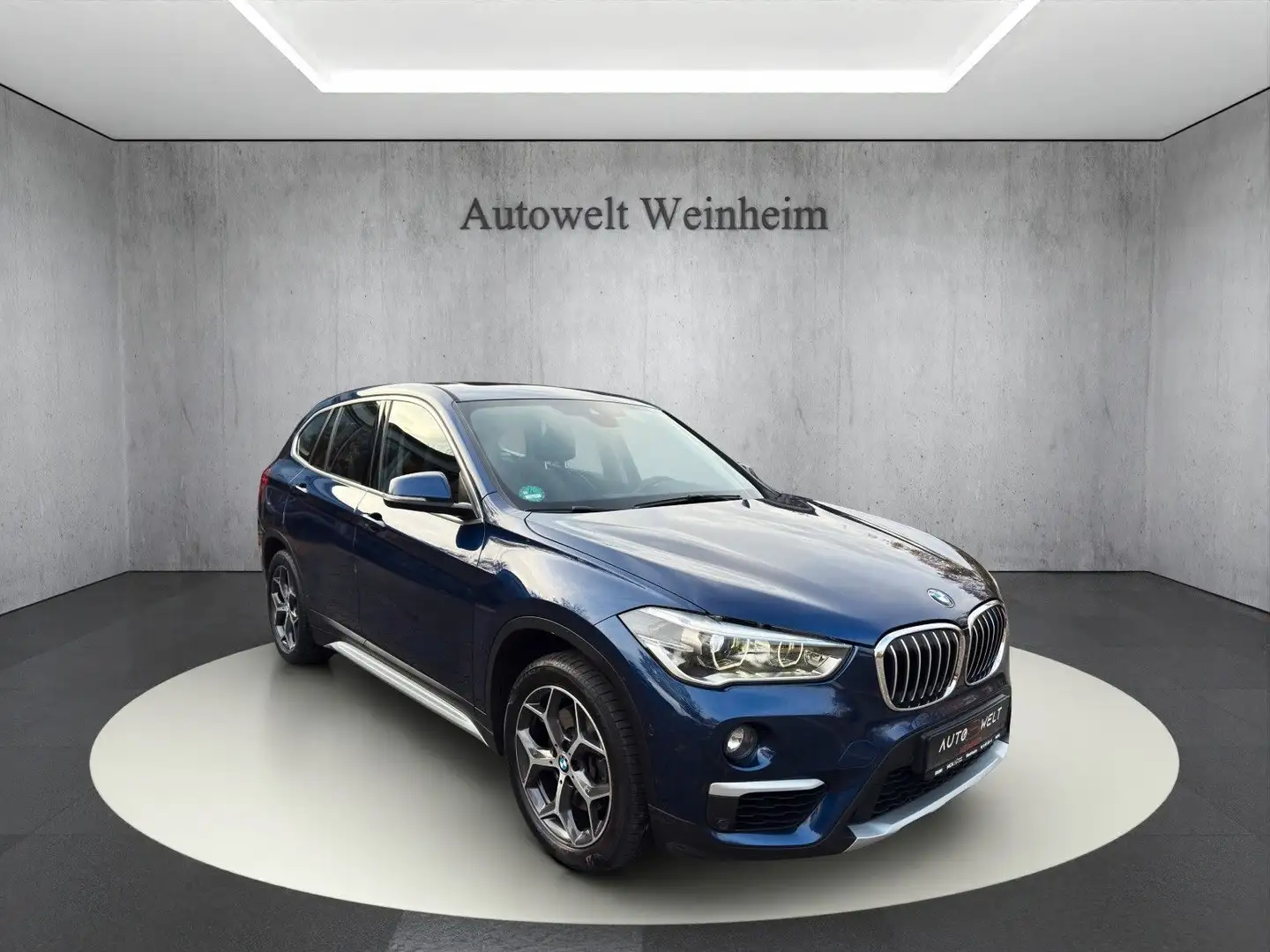 BMW X1 °XDRIVE°25°XLINE°PANO°HEAD-UP°KAM°NAV°AHK°LED Bleu - 1