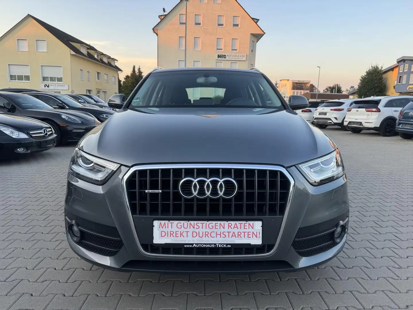 Audi Q3 2.0 TFSI quattro 57TKM/NAVI/SHZ/BI-XENON/AHK Gris - 2