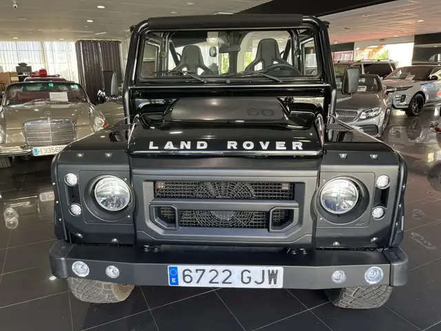 Land Rover Defender view 4