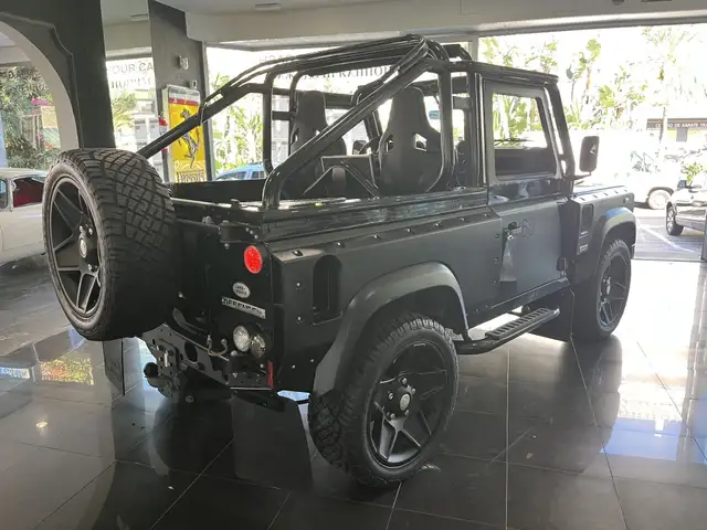 Land Rover Defender view 5