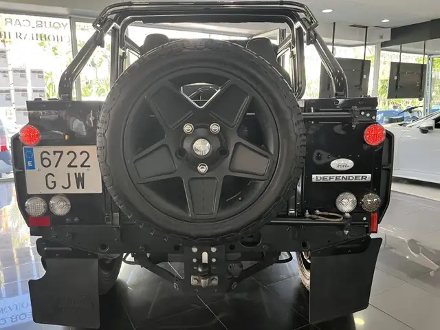 Land Rover Defender view 6