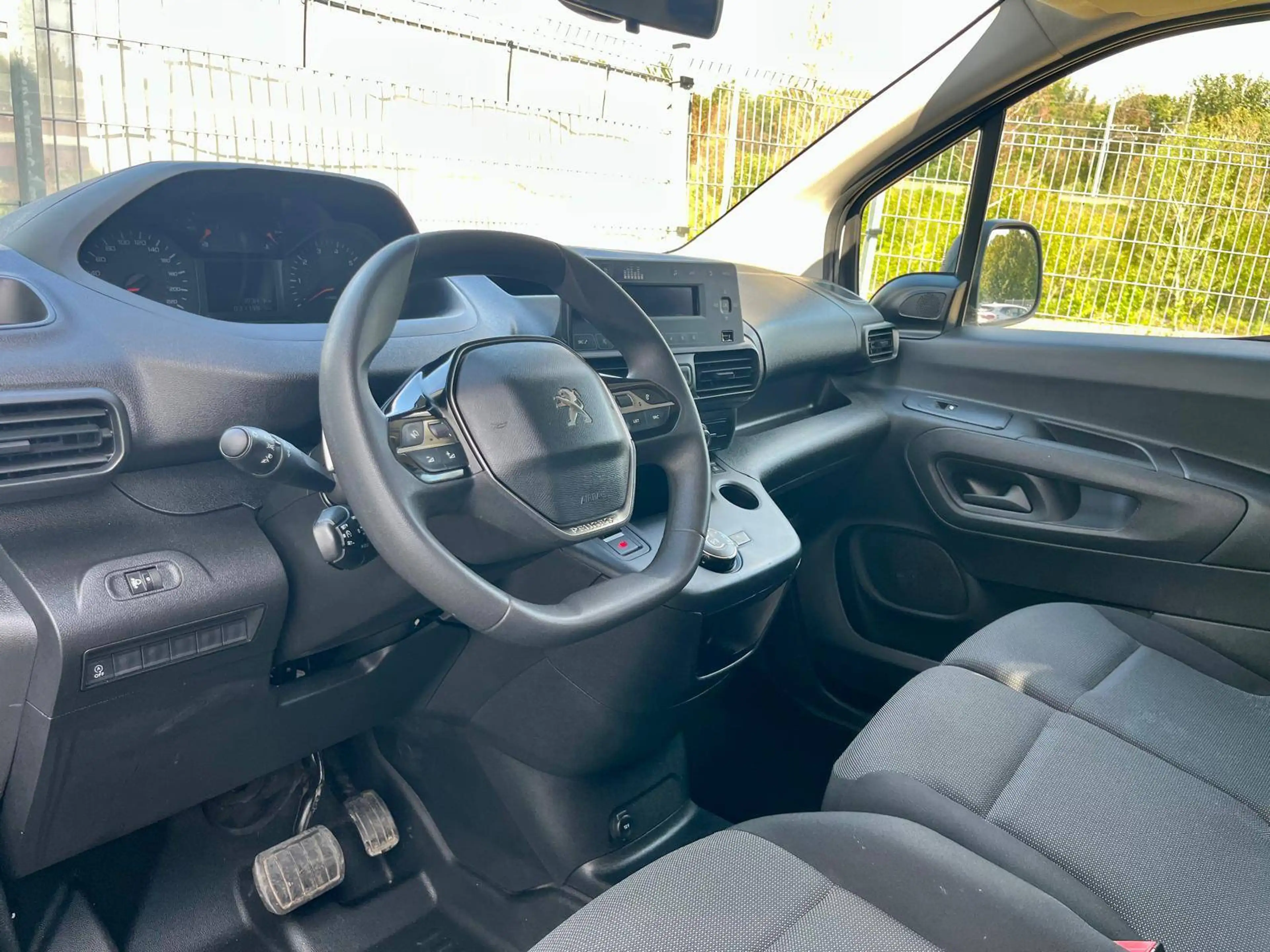 Peugeot Partner 1.2 PureTech L1 Premium BOITE-AUTO/3Pl./CLIM/BLUETOOTH/PLANCHER/PDC/CRUISE — photo 11