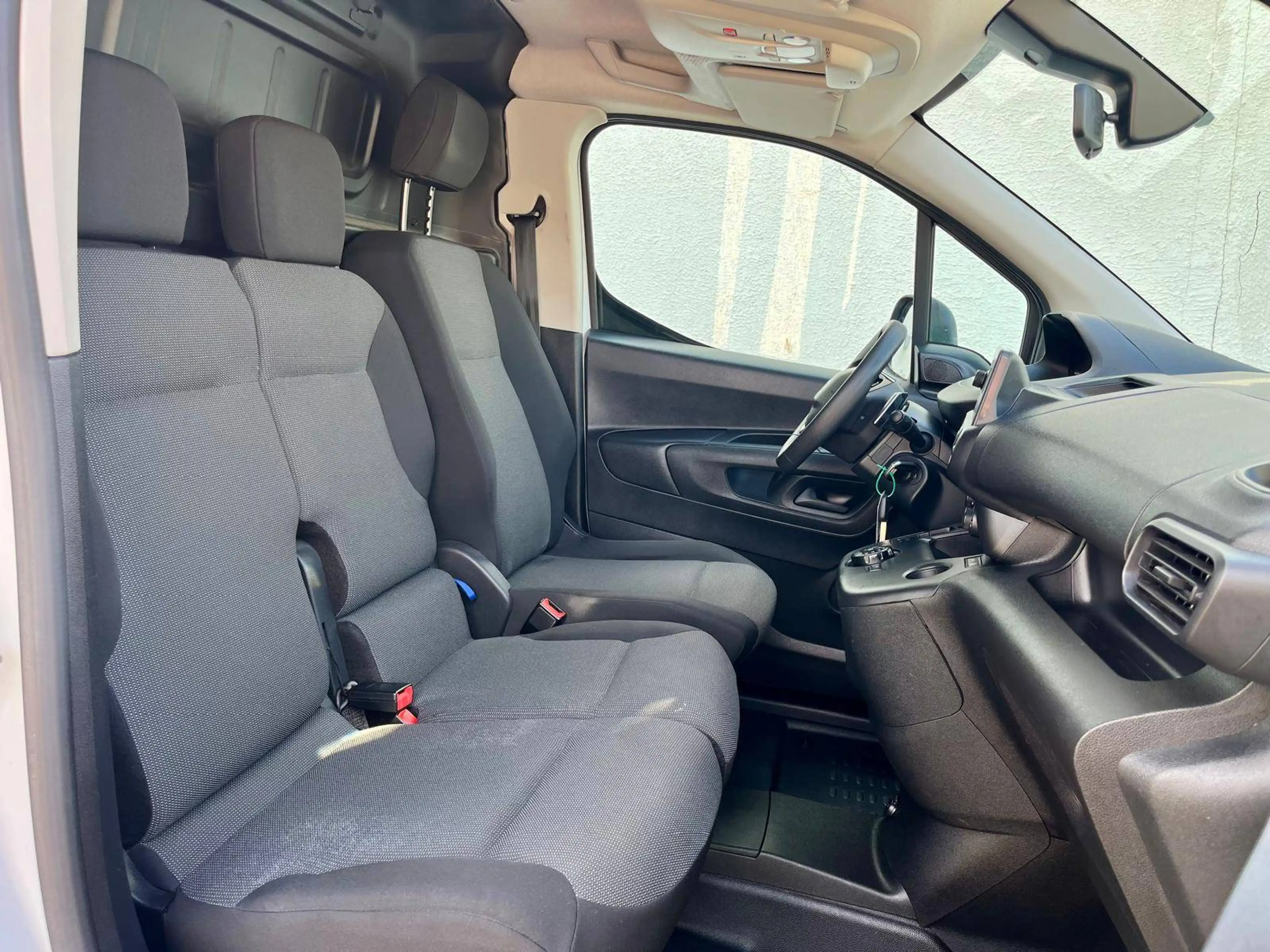 Peugeot Partner 1.2 PureTech L1 Premium BOITE-AUTO/3Pl./CLIM/BLUETOOTH/PLANCHER/PDC/CRUISE — photo 9