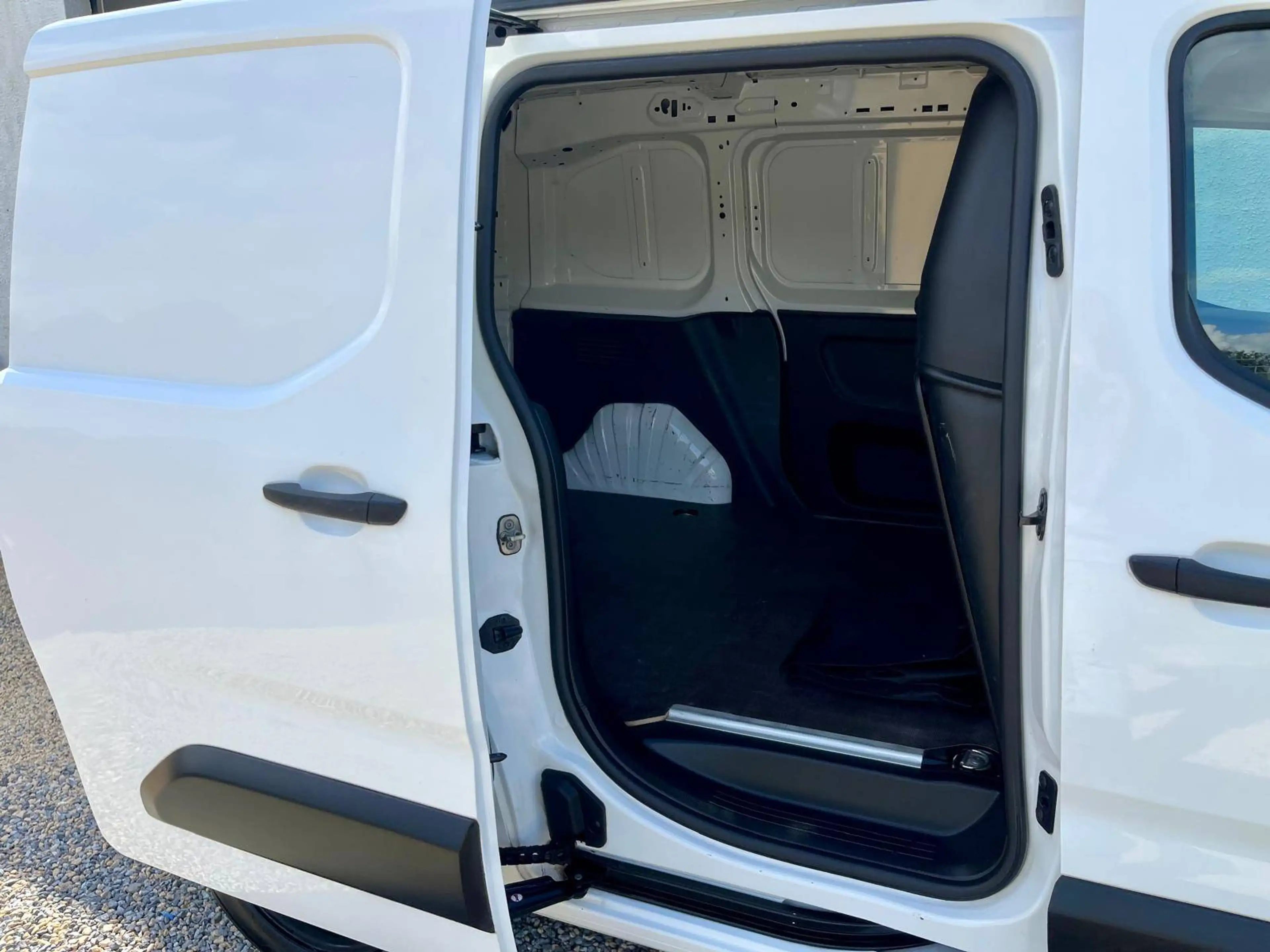 Peugeot Partner 1.2 PureTech L1 Premium BOITE-AUTO/3Pl./CLIM/BLUETOOTH/PLANCHER/PDC/CRUISE — photo 7