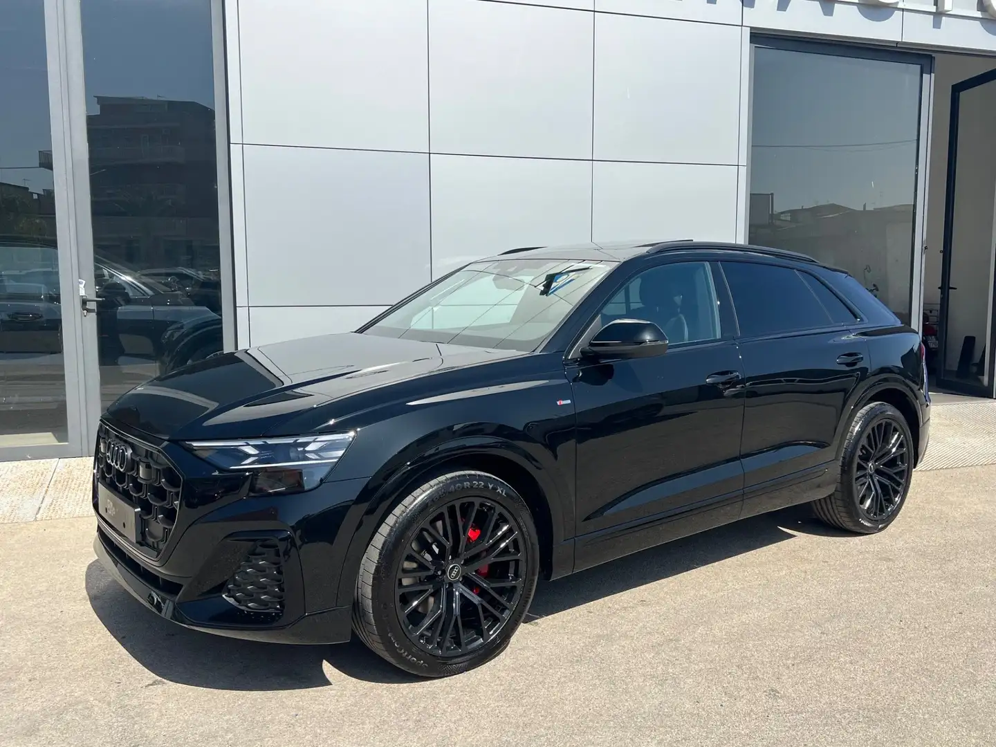 Audi Q8 Sline quattro possibilità noleggio no scoring Nero - 1