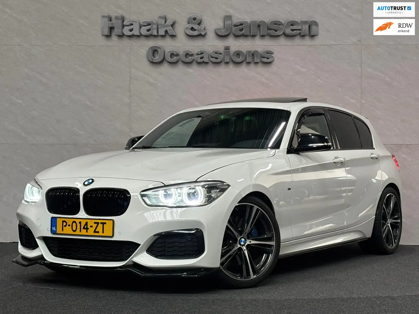 BMW 135 1-serie M135i xDrive Panoramadak Alcantara M-sport Wit - 1