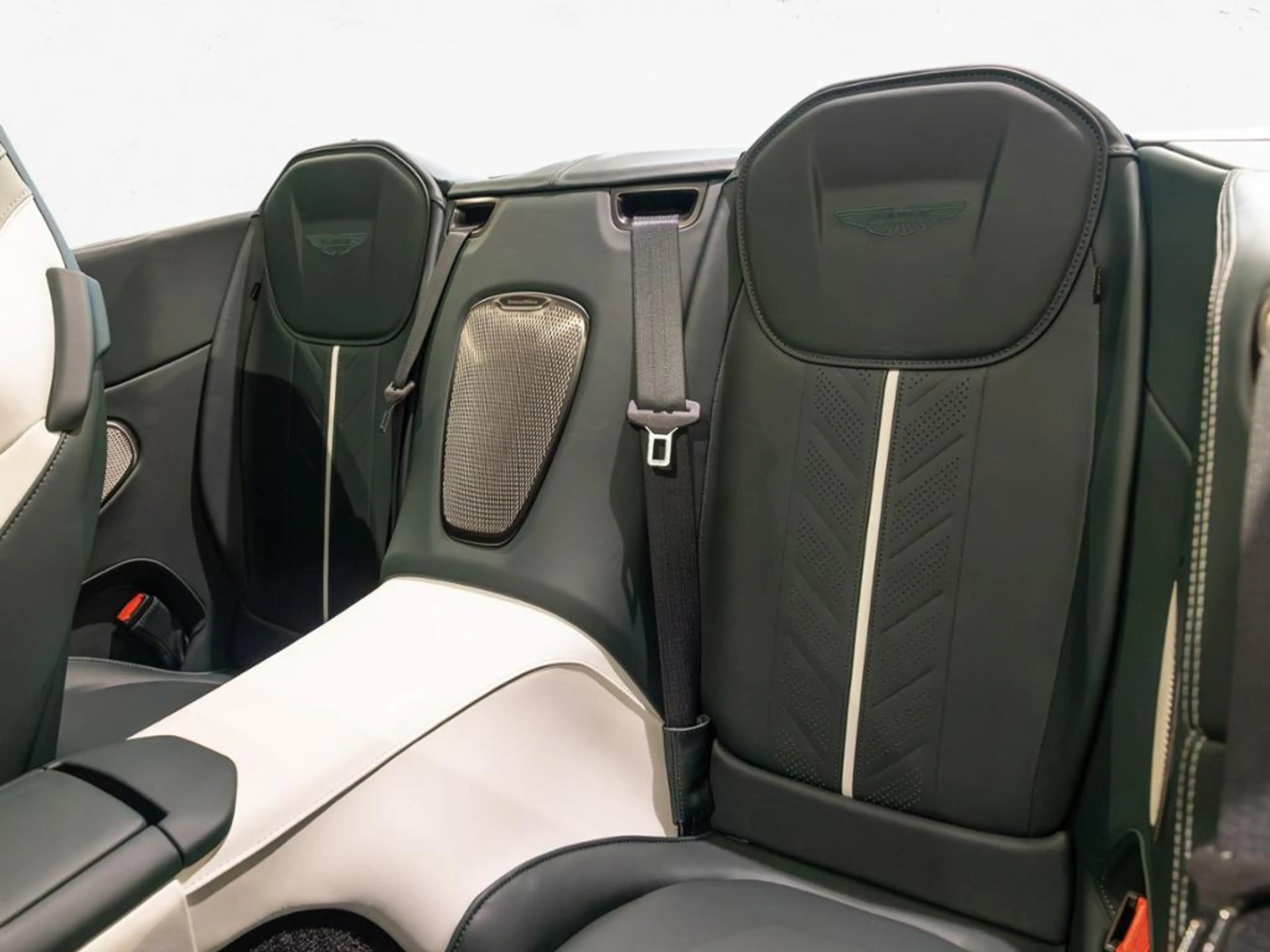 Aston Martin DB12 S Volante UPE € 373.990 — photo 14