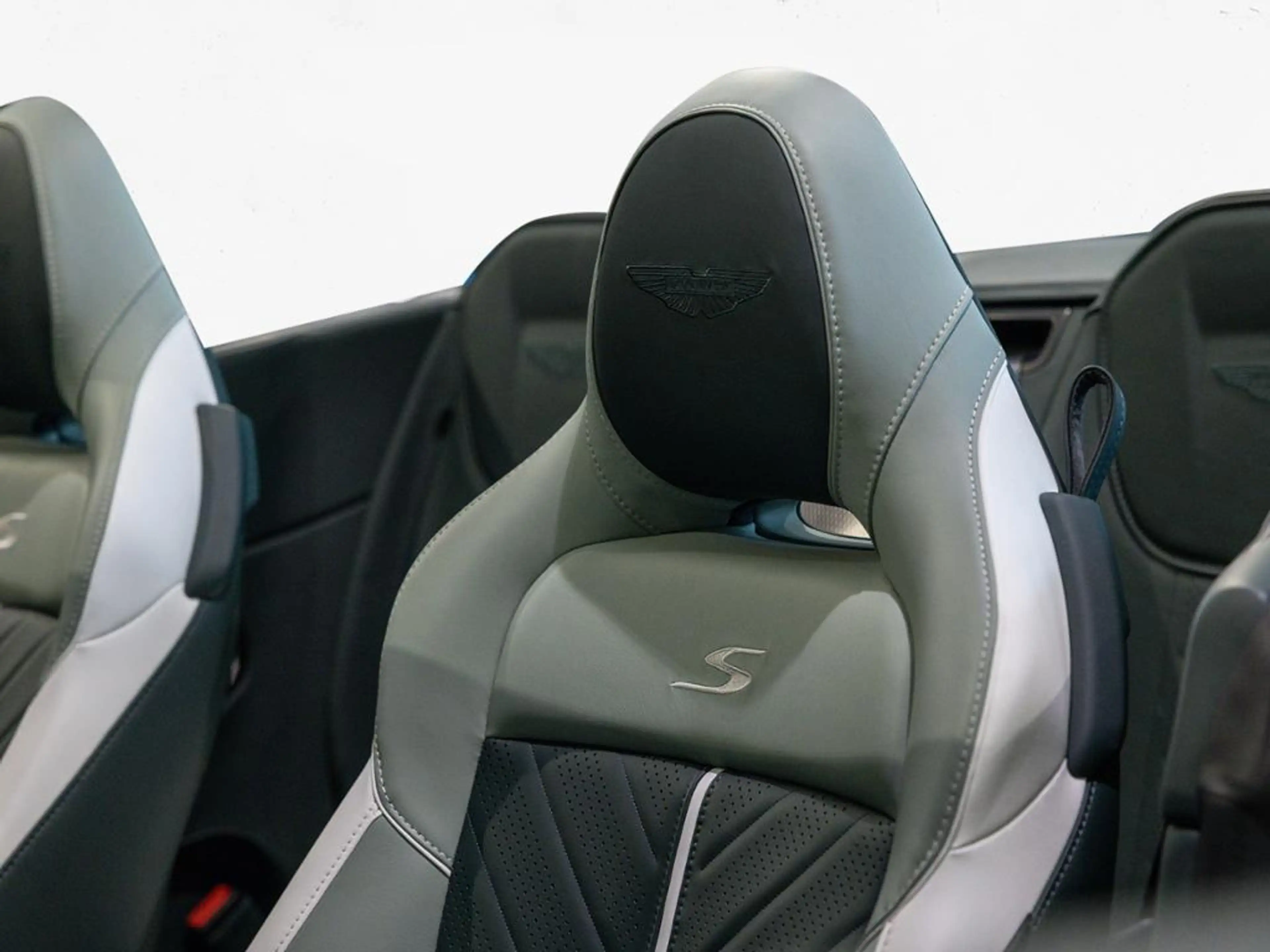 Aston Martin DB12 S Volante UPE € 373.990 — photo 6