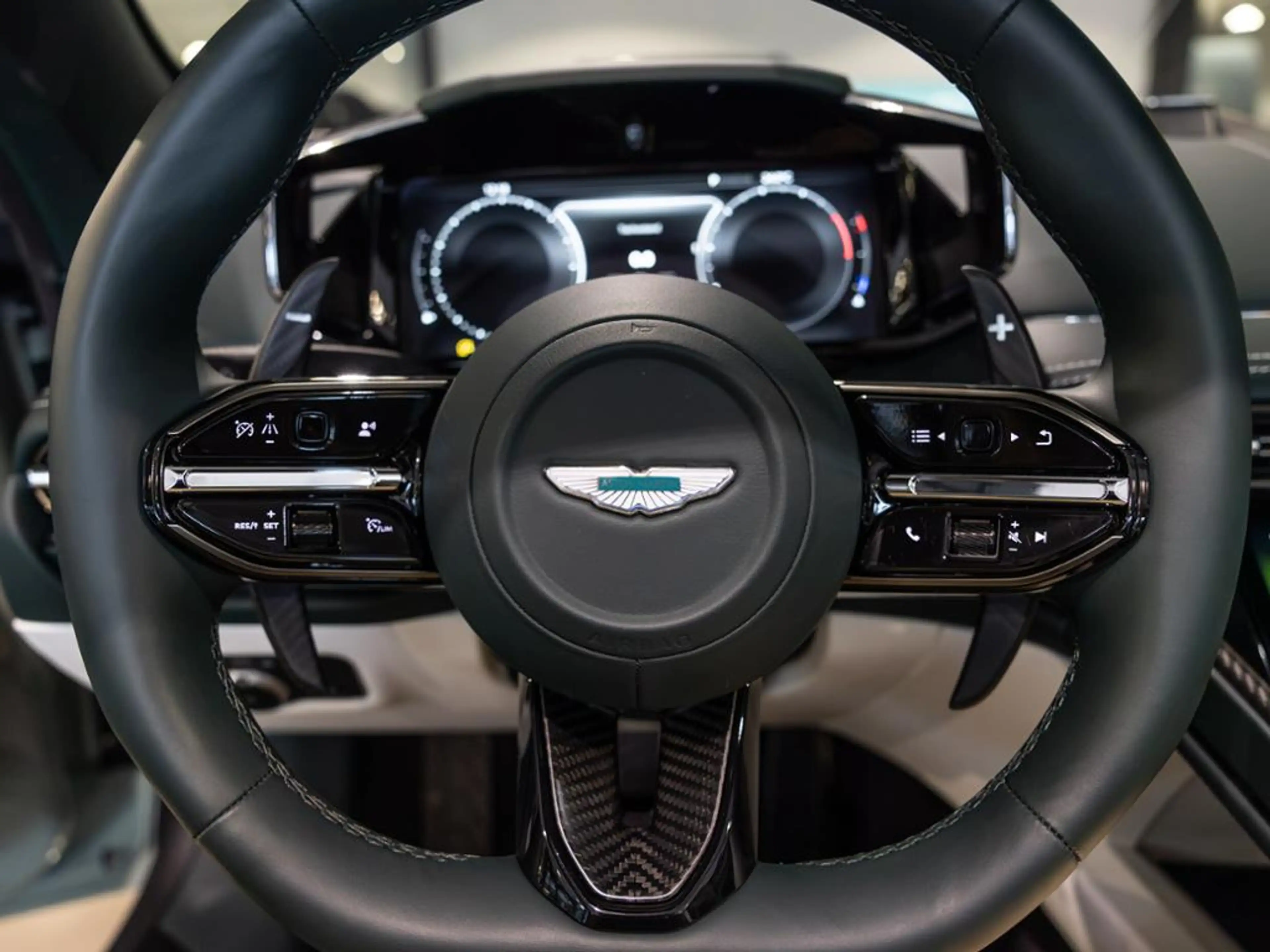 Aston Martin DB12 S Volante UPE € 373.990 — photo 12