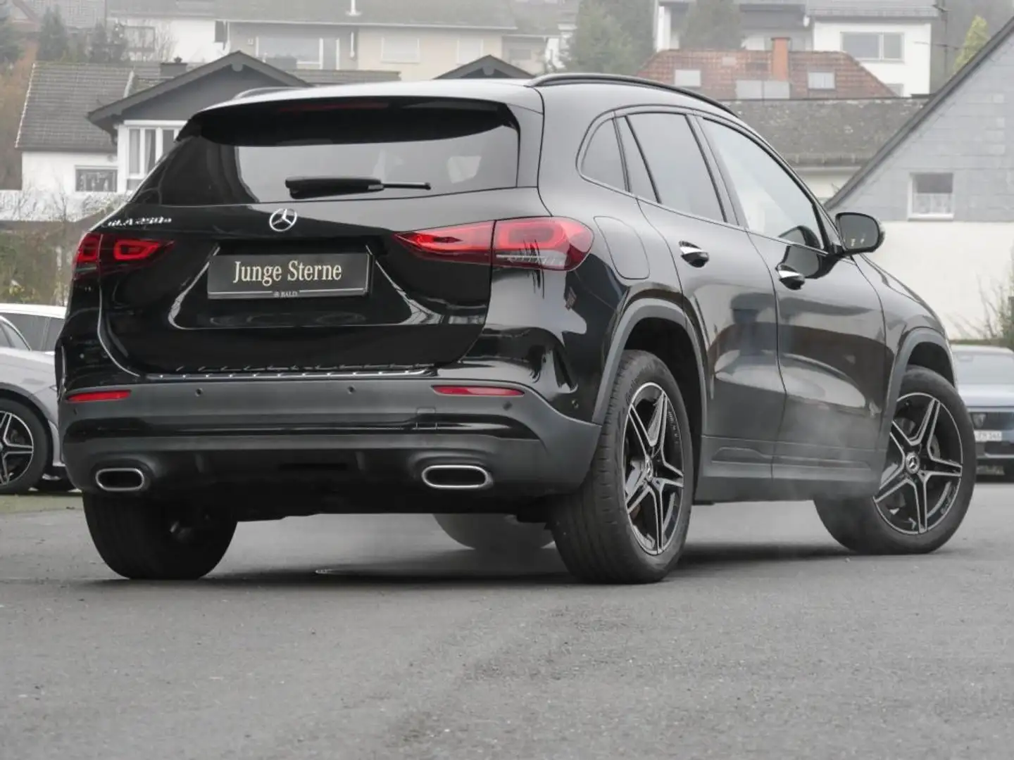 Mercedes-Benz GLA 250 e AMG-Sport/AHK/360/Night/MBeam/Ambi/19 Schwarz - 2