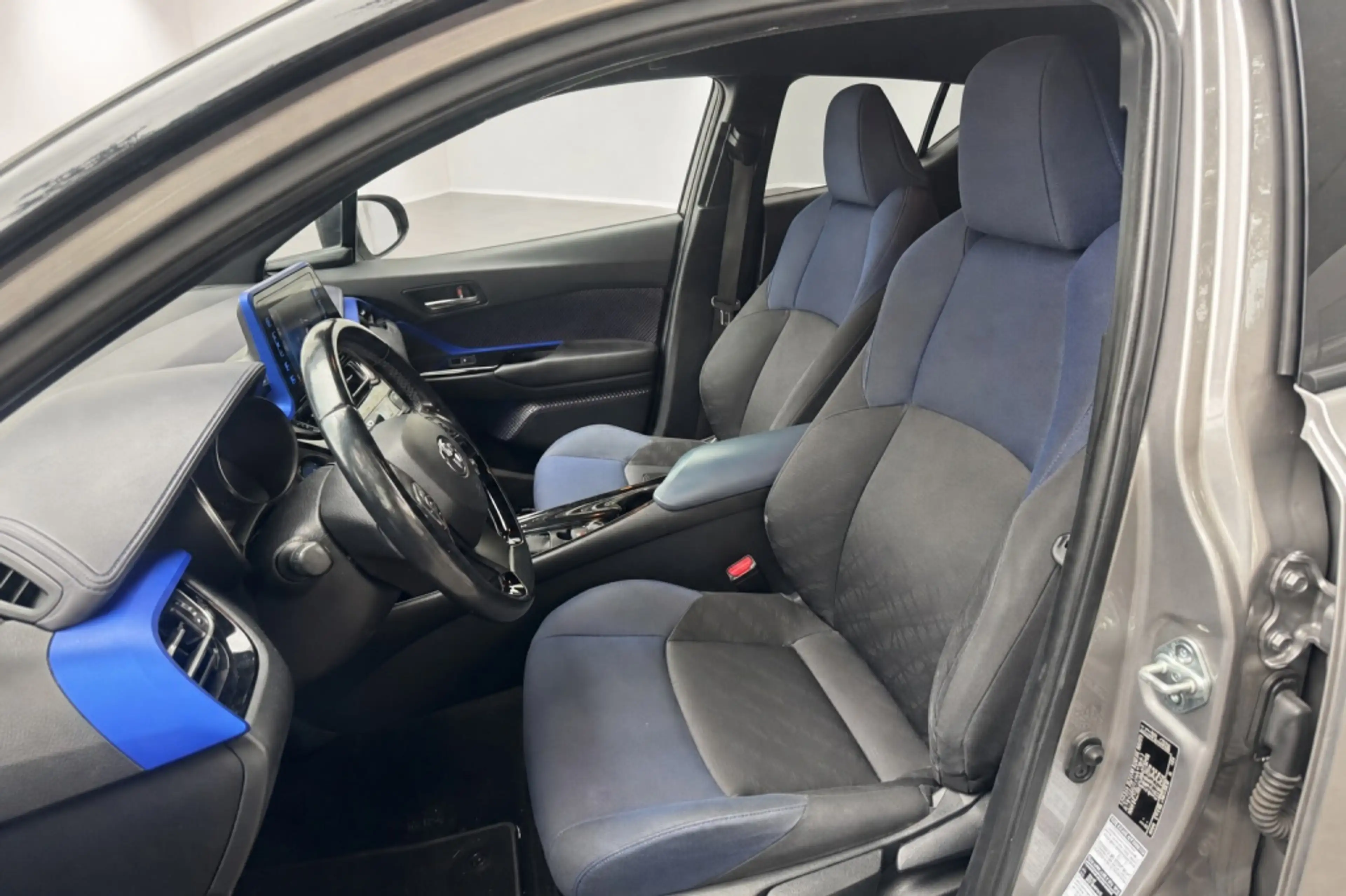 Toyota C-HR 1.8 Hybrid Executive — photo 10
