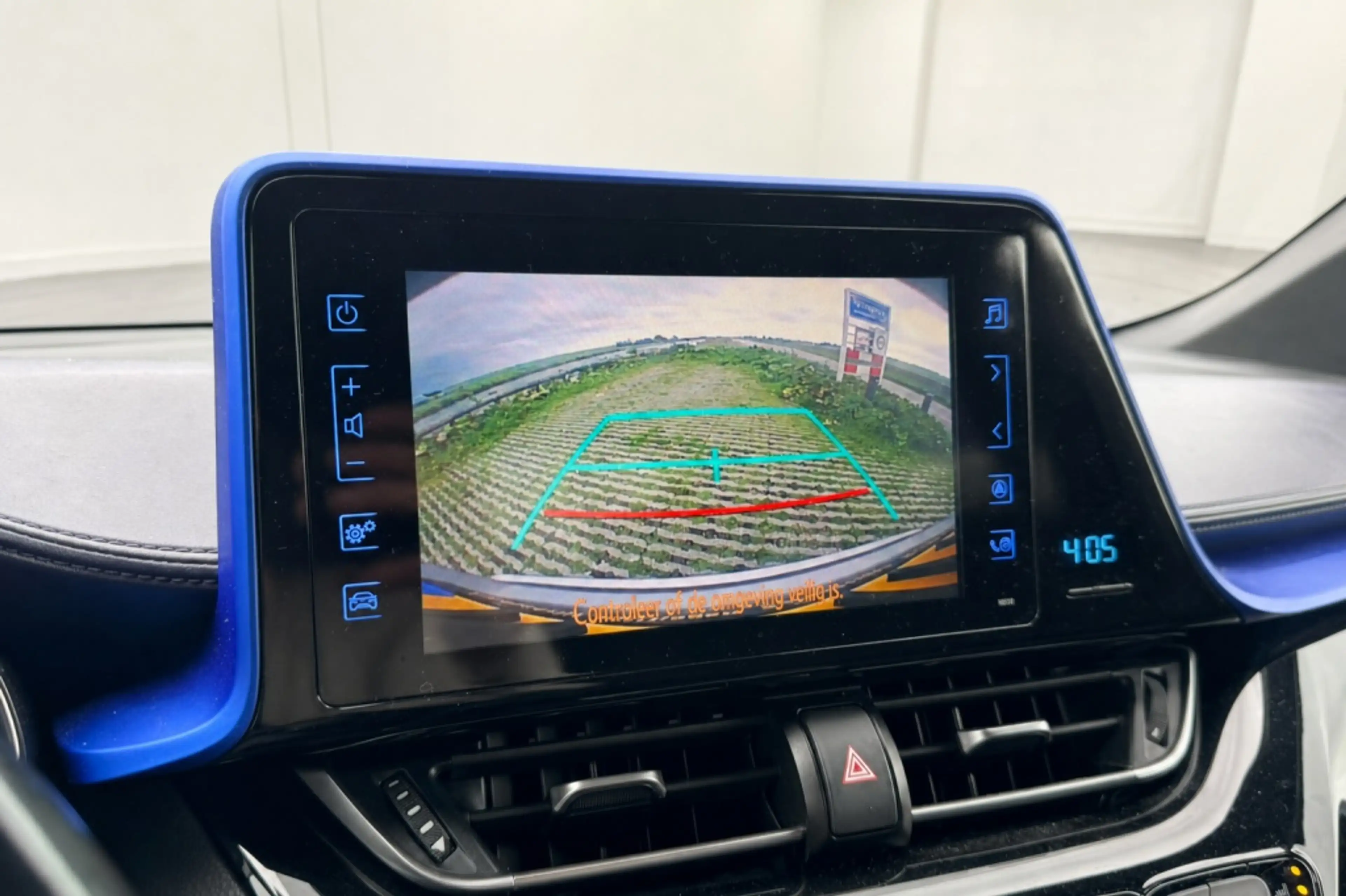 Toyota C-HR 1.8 Hybrid Executive — photo 12