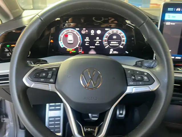 Volkswagen Golf view 9