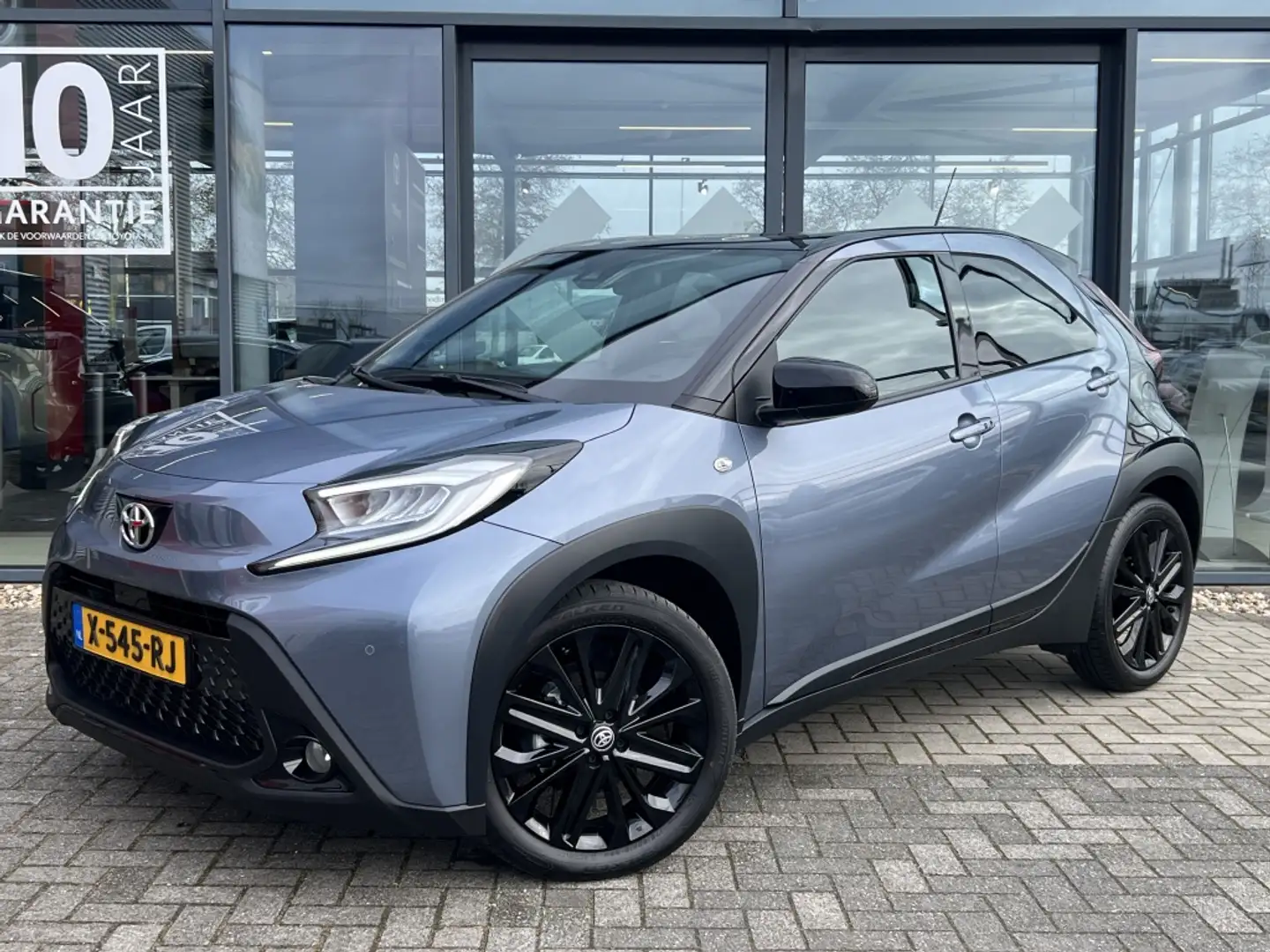 Toyota Aygo X 1.0 VVT-i MT Premium Gris - 1