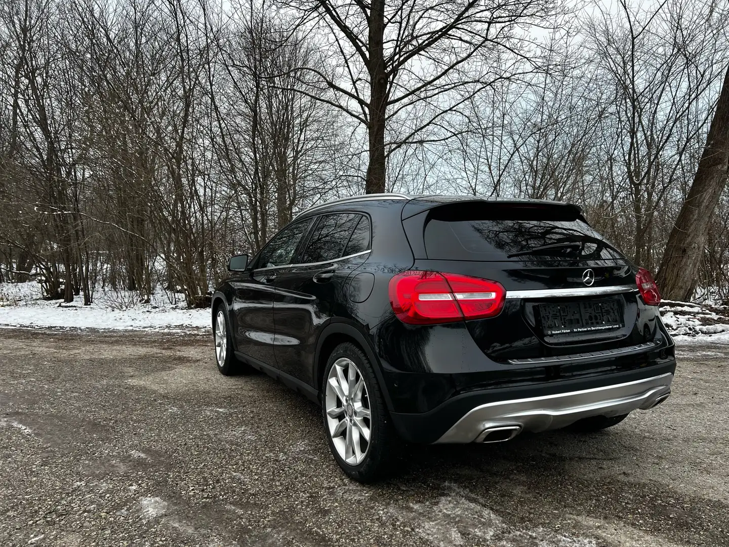 Mercedes-Benz GLA 180 Servicegepflegt | 2. Besitz | Garagenfahrzeug Schwarz - 1