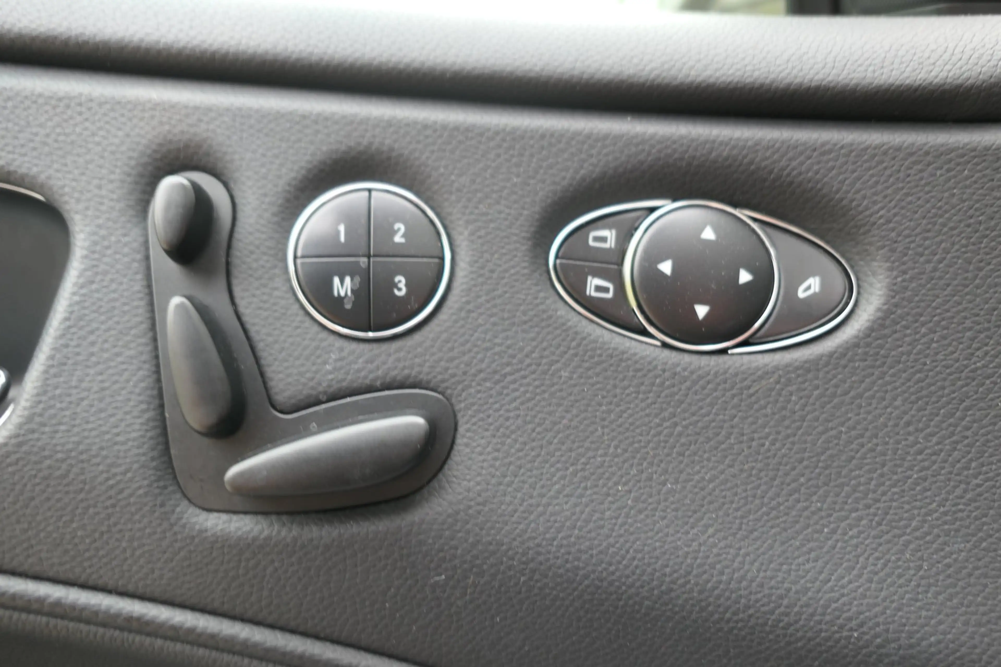 Mercedes-Benz CLS 350 CGI Facelift Youngtimer Carplay Schuifdak Leder — photo 7